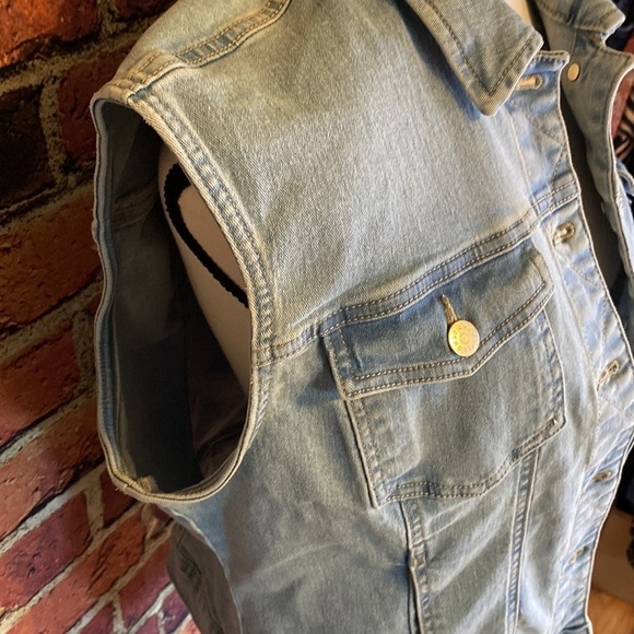 Only Light Wash Classic Denim Jean Vest Size L - Picture 5 of 10
